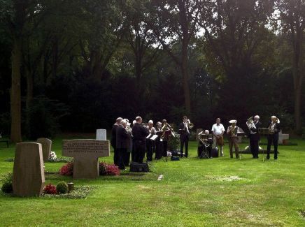 Bestattungen Vialdie Bremen Grawe Blasorchester zur Beisetzung am Grab